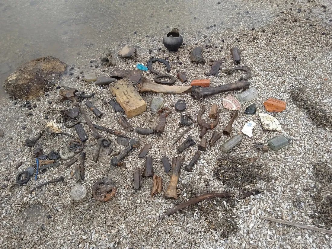 На берег вимиває чимало унікальних знахідок На берег вимиває чимало унікальних знахідок