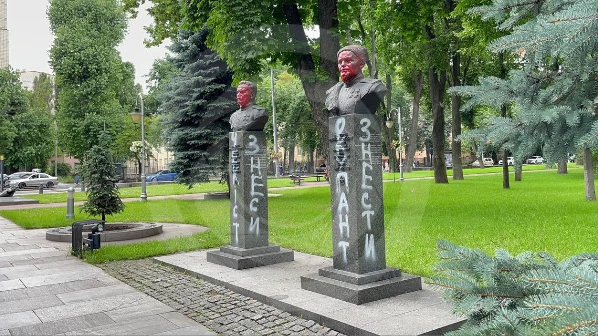 Памятники Памятники