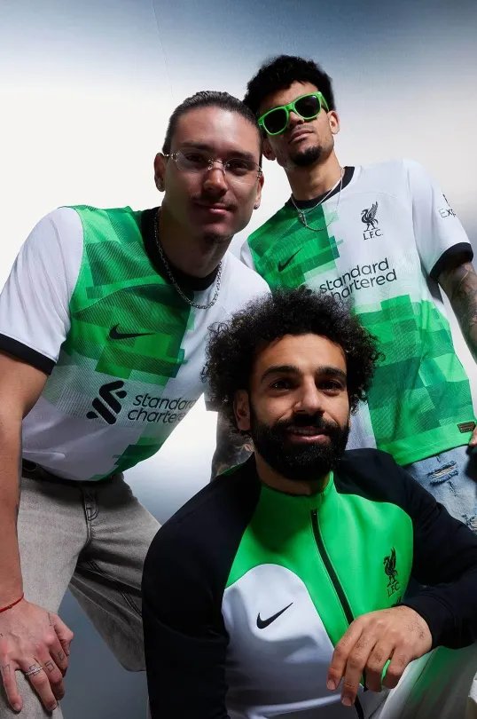 Ліверпуль представив форму незвичайного кольору. Надихнули посилання до 90-х 1