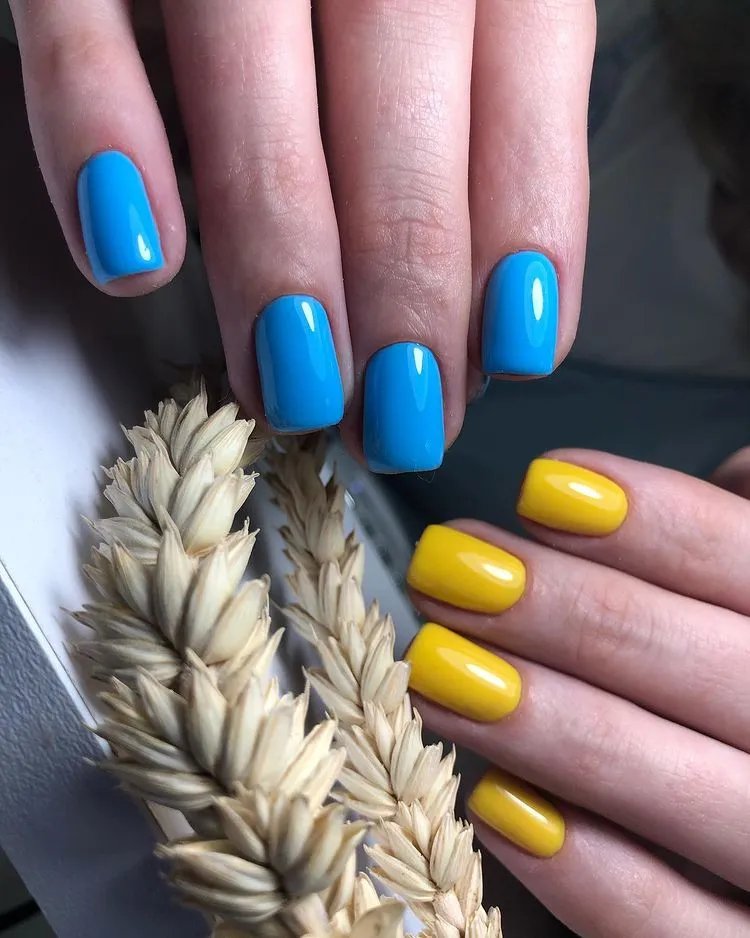 Прапор України, тризуб і вишиванка. У що фарбують нігті українки 13