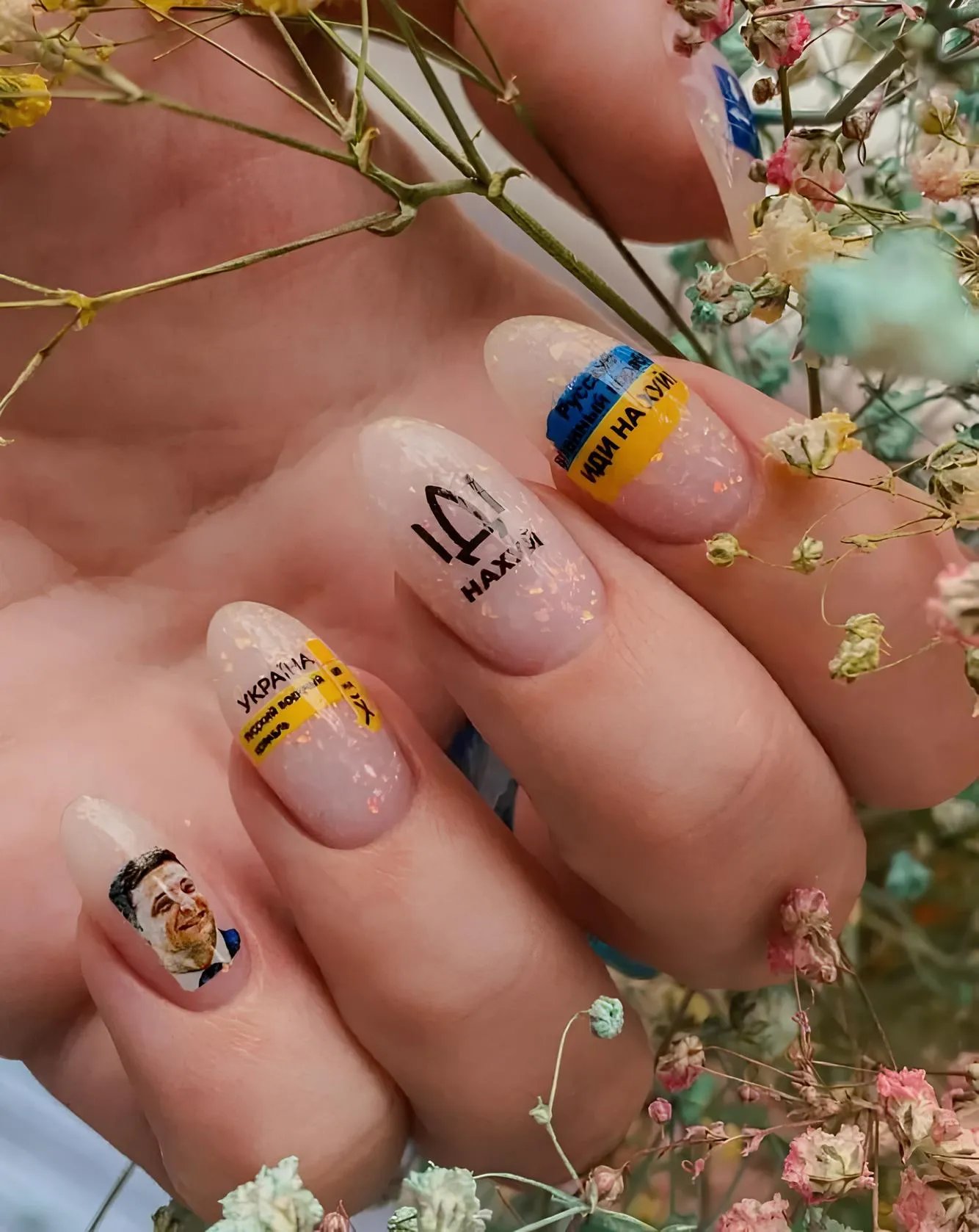 В манікюрі актуальне використання патріотичної символіки