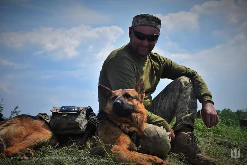 Друзі наші менші також допомагають бійцям МВС
