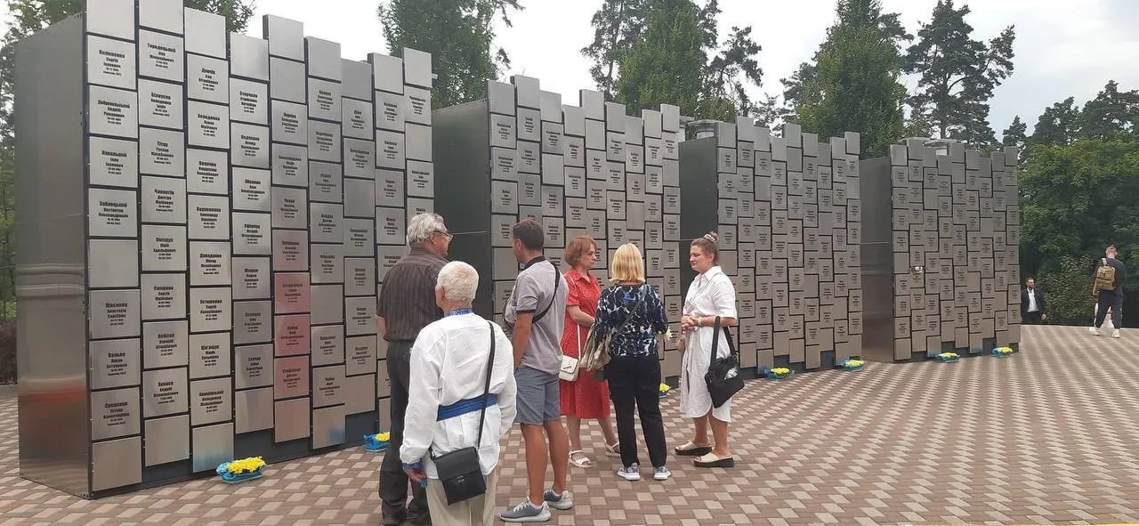 Памятник погибших от рук россиян в Буче