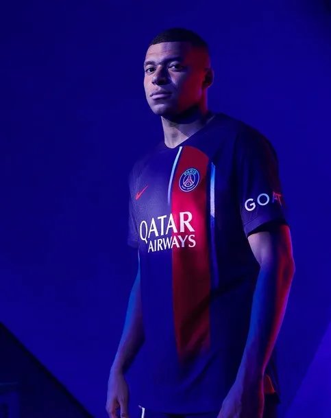 Домашня форма ПСЖ на сезон 2023/24 (Фото: Іnstagram)