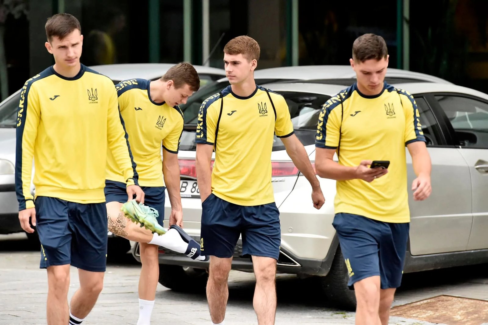 Выход (Фото: Федерация футбола Украины)