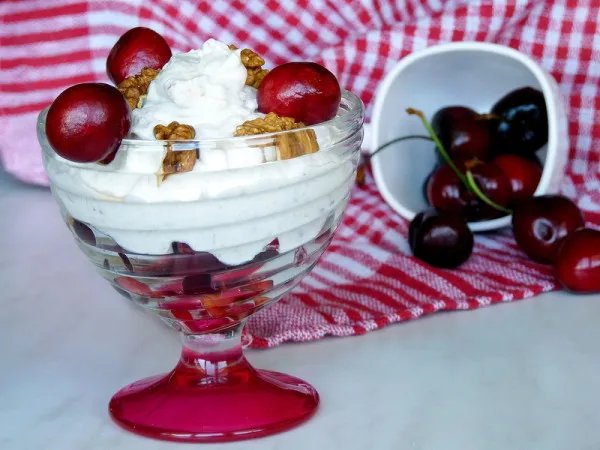 Ніжний сир з горіхами та черешнею Ніжний сир з горіхами та черешнею