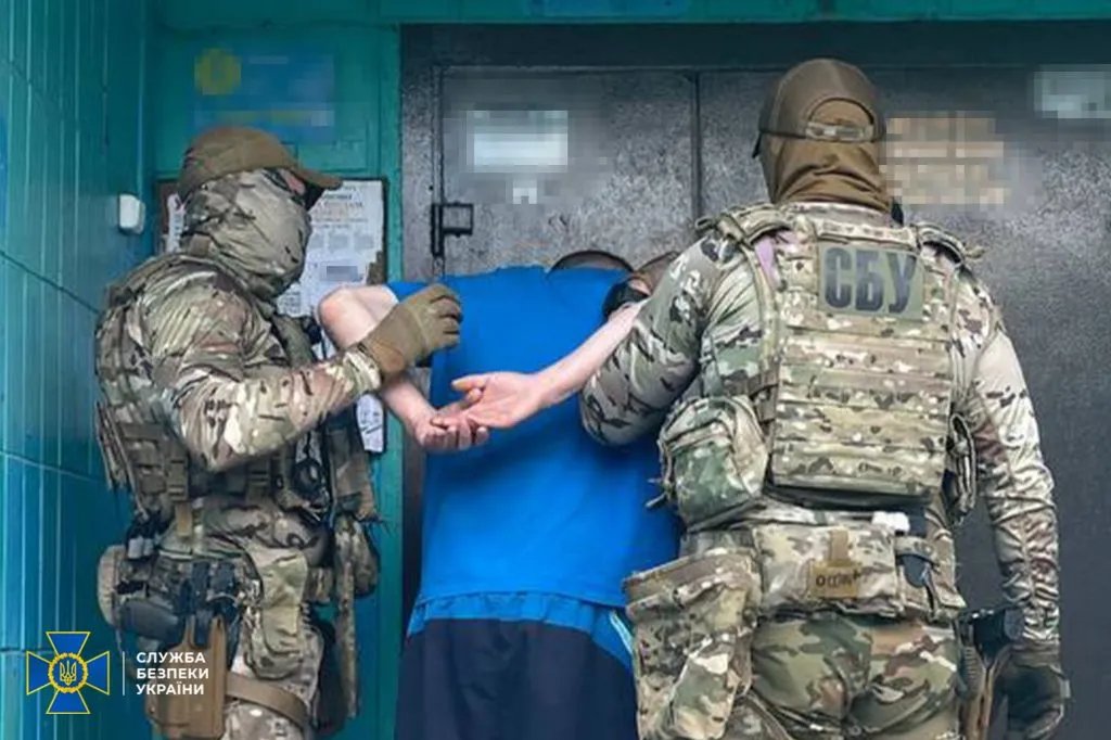 За свої "послуги" зловмисник отримував до $200. Фото: Телеграм СБУ За свої "послуги" зловмисник отримував до $200. Фото: Телеграм СБУ
