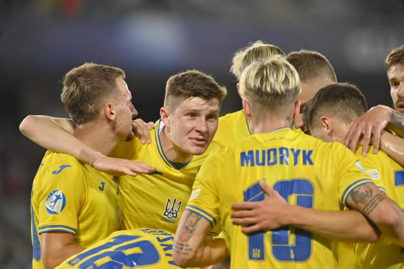 Знову обійми, але з іншого приводу (Фото: УАФ)