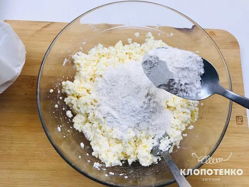 Добавляем муку