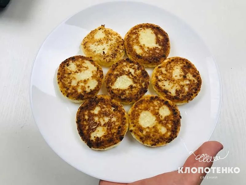 Дайте сырникам отдать лишний жир