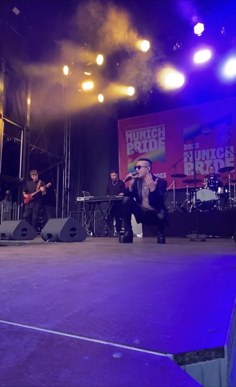 MELOVIN виконує “Бaтько нaш Бaндерa” нa фестивaлі СBS Munich.