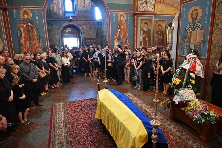 Прощання з Вікторією, фото з відкритих джерел