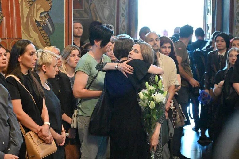 У Києві попрощалися з письменницею Вікторією Амеліною, яку вбила російська ракета в Краматорську: фото 3