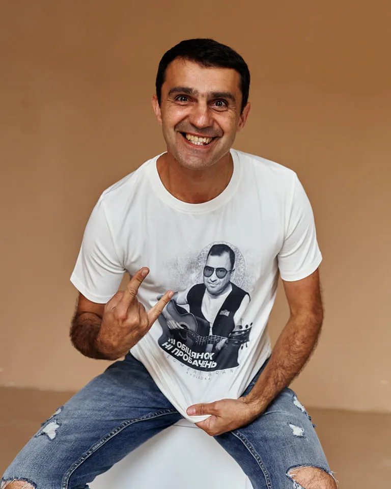 Певцу Виктору Павлику досталось от юмористов на орехи