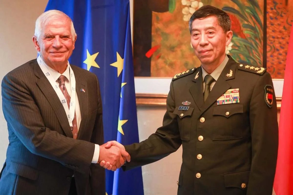 Боррель та китайський генерал Боррель та китайський генерал