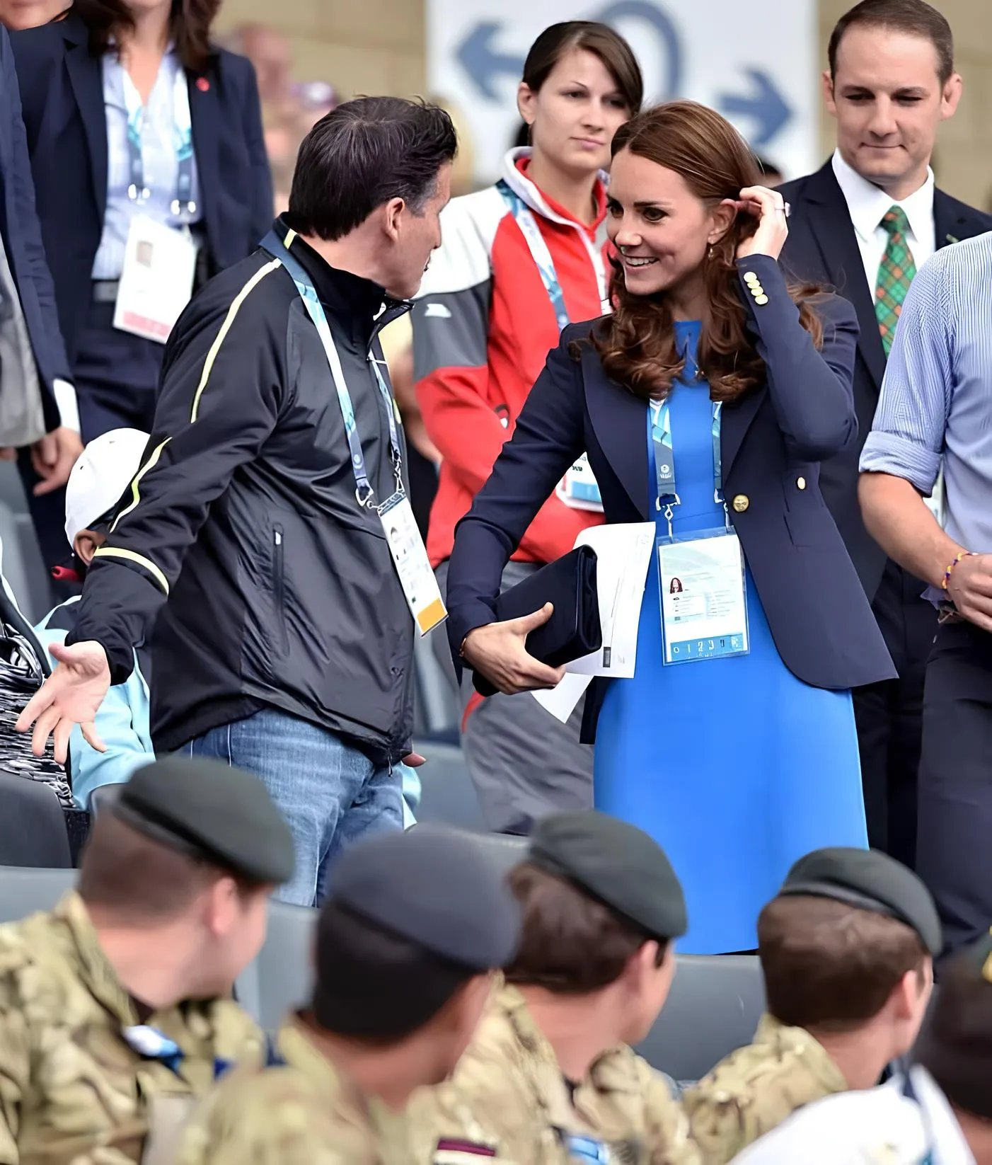 Кейт дуже пасує синій колір та ця сукенка, погодьтеся!