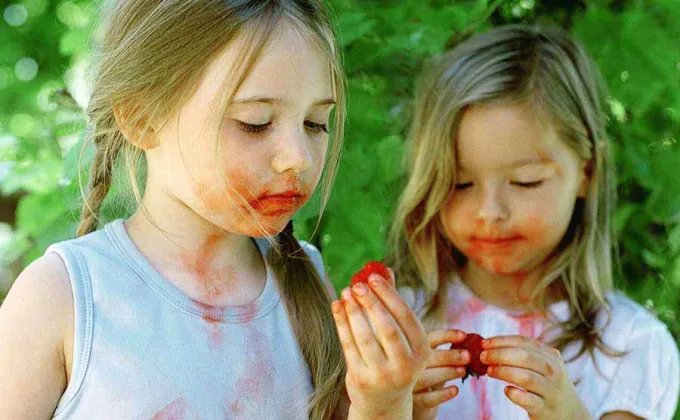 Вино, трава і ягоди: як випрати складні плями з улюблених речей? 3