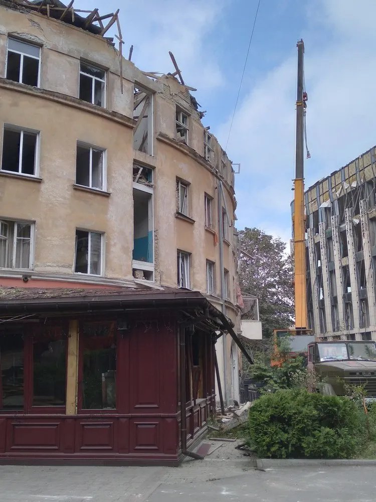 Навколишні будівлі також зазнали чималих ушкоджень