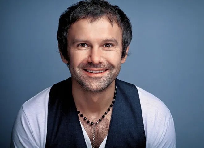 Вакарчук в свое время едва не ввел тренд на мужские четки-украшения в Украине