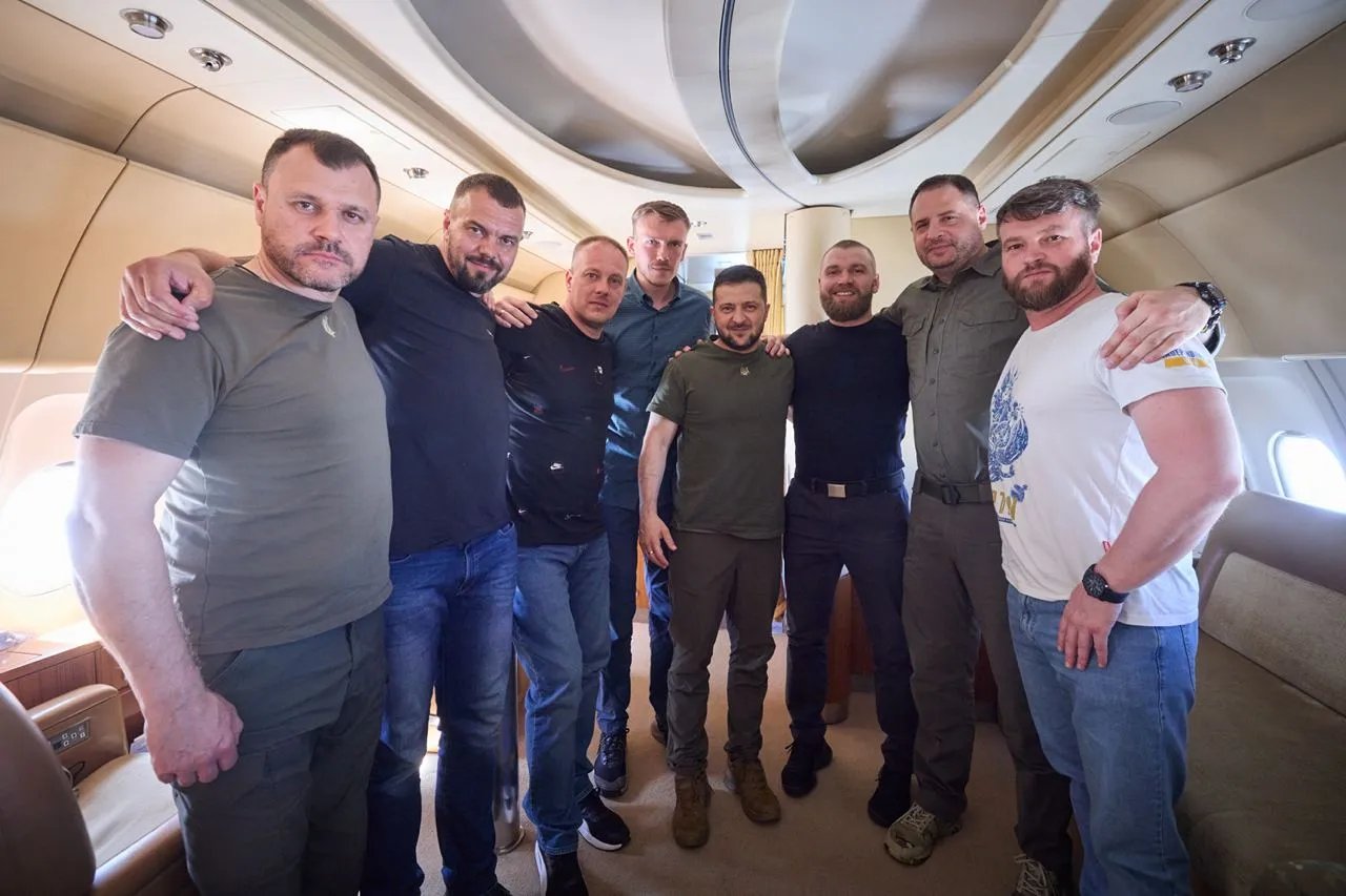 Україна повернула з Туреччини командирів з “Азовсталі” – Зеленський 1
