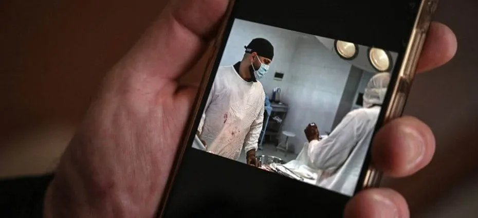 Чоловік згадує, як працював в Україні хірургом Чоловік згадує, як працював в Україні хірургом