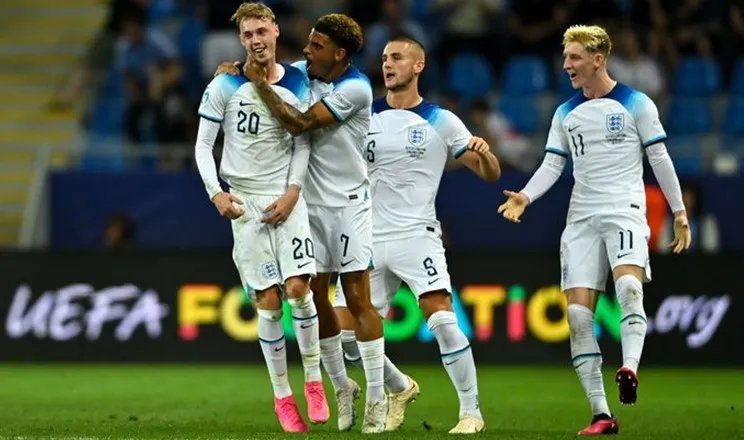 Англійці святкують перший трофей майже за 40 років. Фото - УЄФА