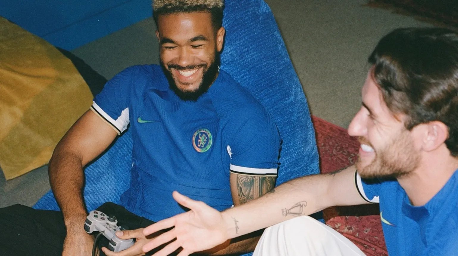 Новая форма вдохновлена формой из сезона-1997/98