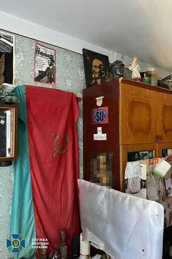 Клирик УПЦ МП хранил советскую символику. Фото: СБУ Клирик УПЦ МП сохранял советскую символику. Фото: СБУ