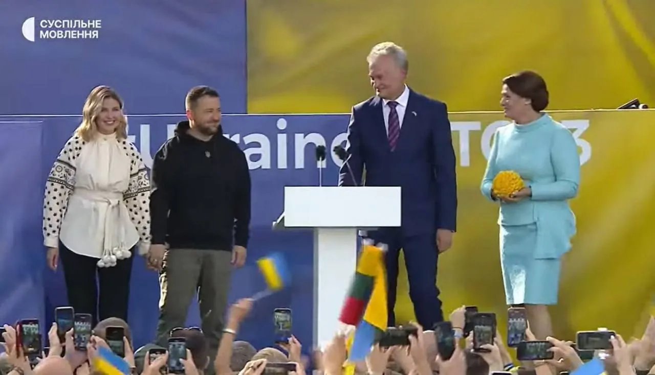 Зеленський на мітингу Зеленський на мітингу