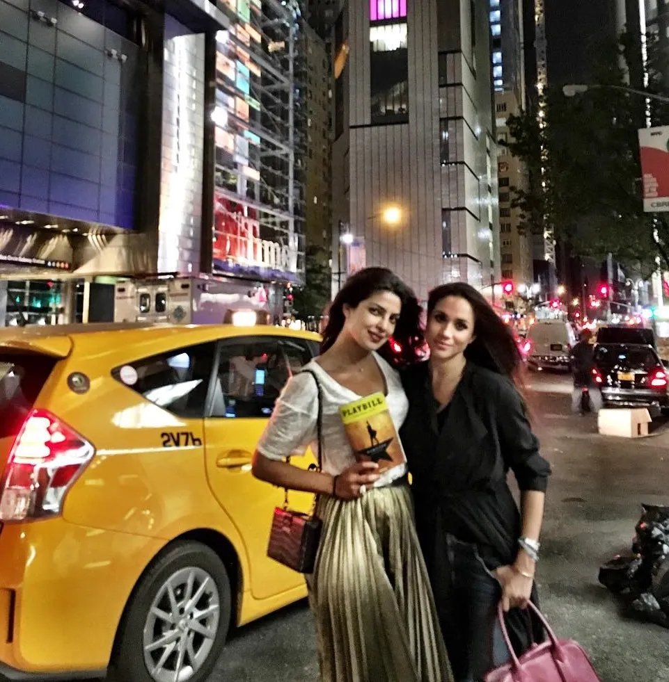 Яркое фото на улицах большого города - мечта современной девушки!