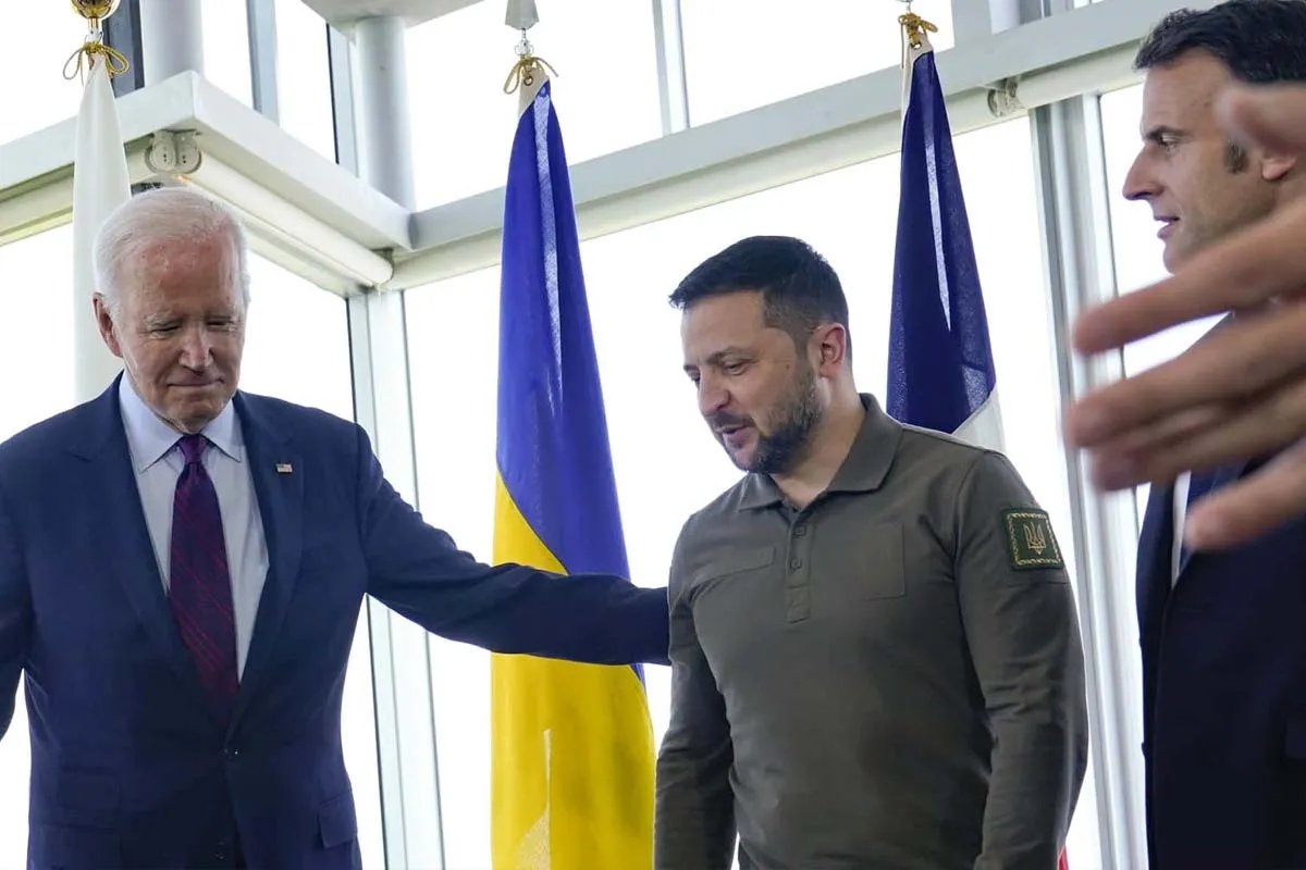 Байден, Макрон и Зеленский Байден, Макрон и Зеленский