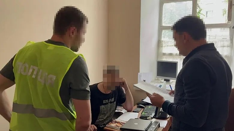 В Киеве преступная группа отчужила недвижимость на 24 млн грн. Один из грабителей работал в судебной охране - фото 3