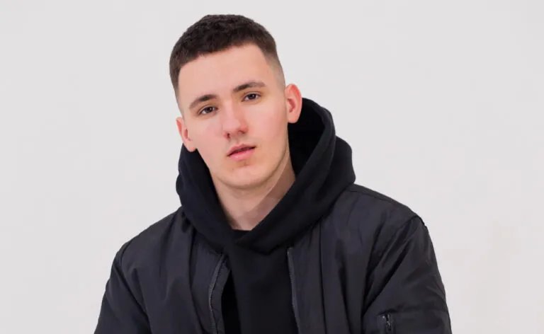 Хлопець просто увірвався у шоу-бізнес. 