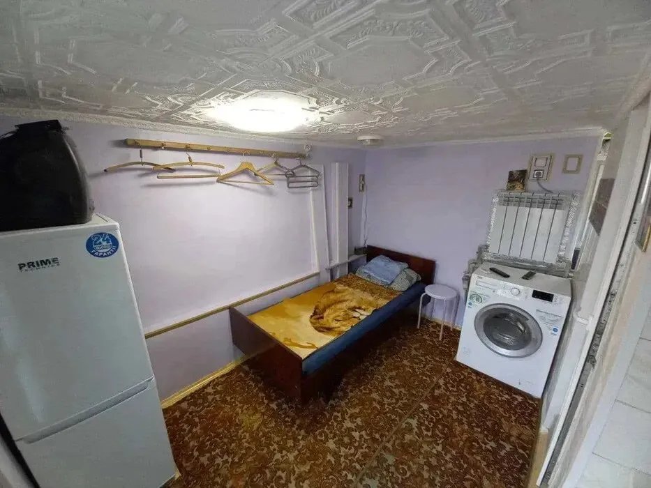 У квартирі побутова техніка відразу біля спального місця. Фото: OLX У квартирі побутова техніка відразу біля спального місця. Фото: OLX