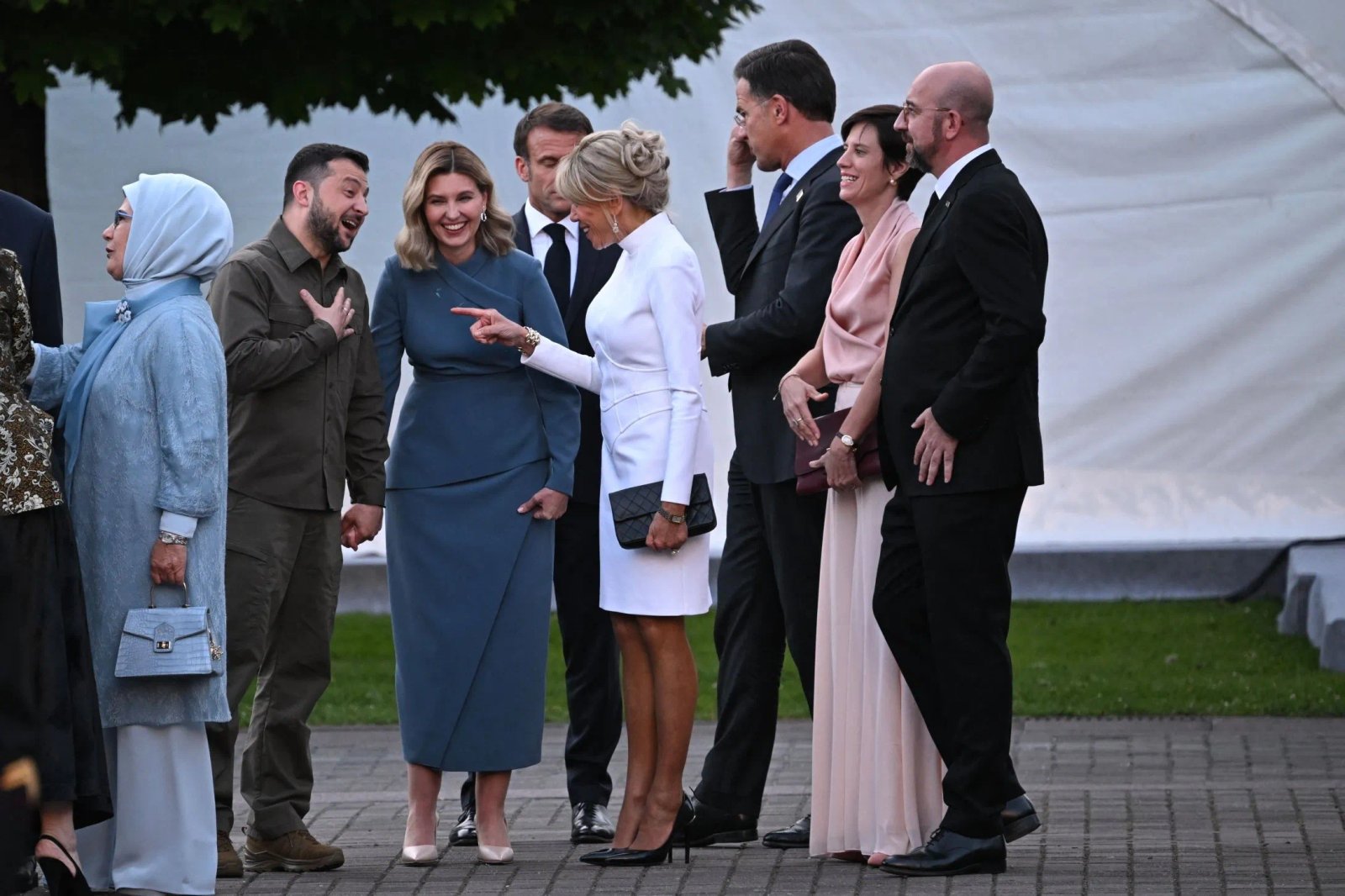 Бріжит та Еманюель Макрон із українським президентським подружжям Володиром та Оленою Зеленськими