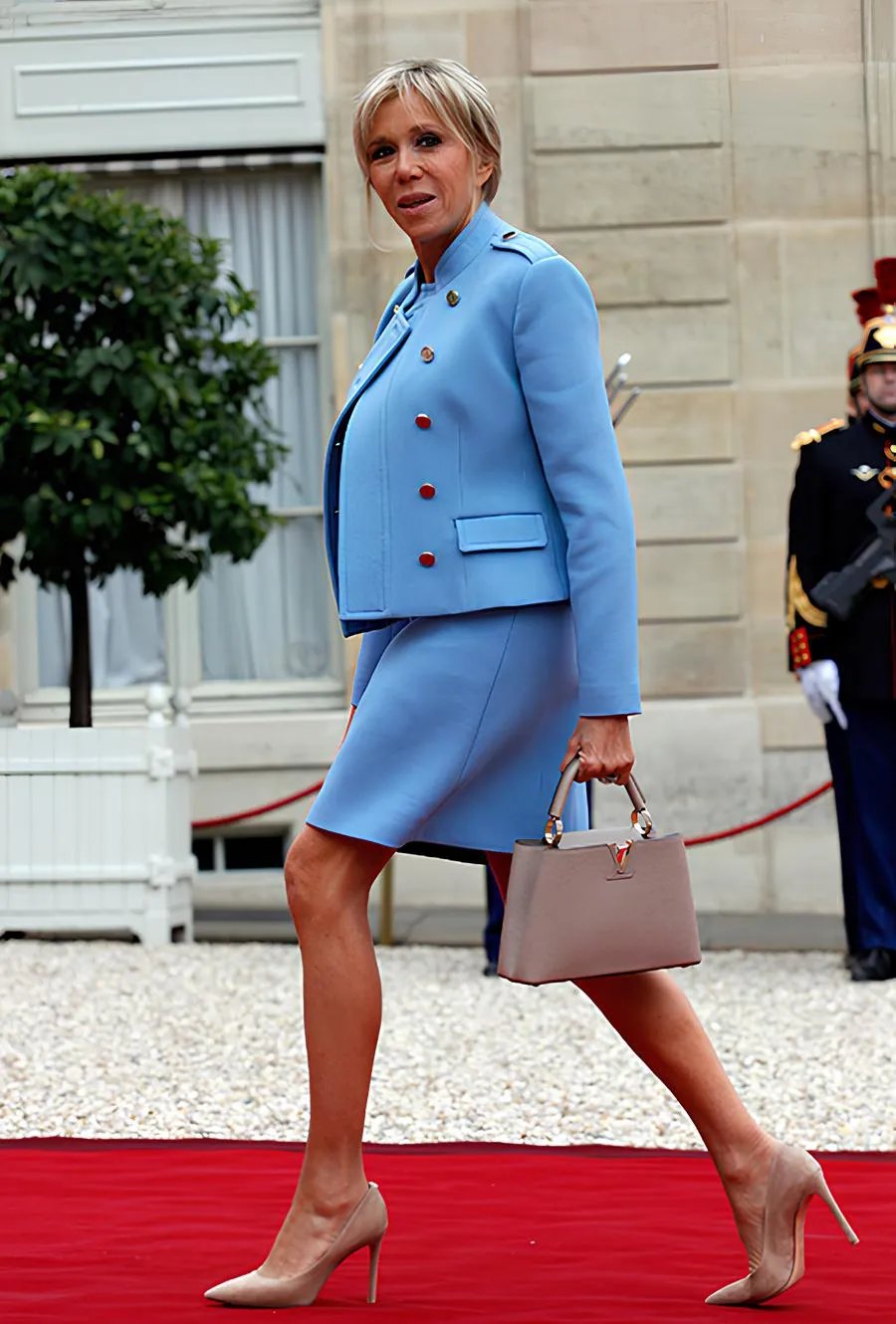 Бріжит вміло поєднує трендові кольори