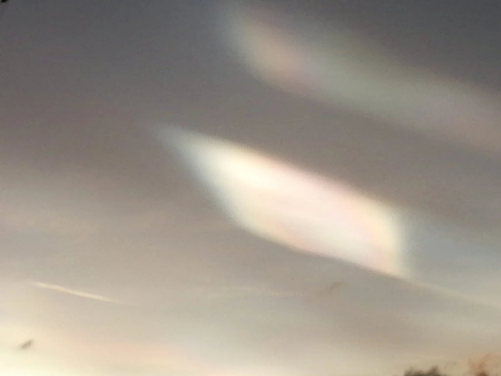 Перламутровые облака над Вернадским. Фото: Национальный антарктический научный центр Перламутровые облака над Вернадским. Фото: Национальный антарктический научный центр