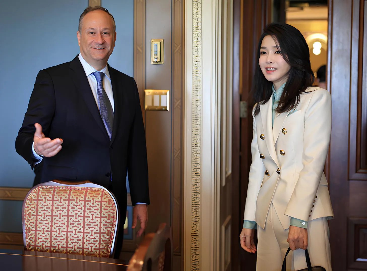 Возможно, и правда много Photoshop?