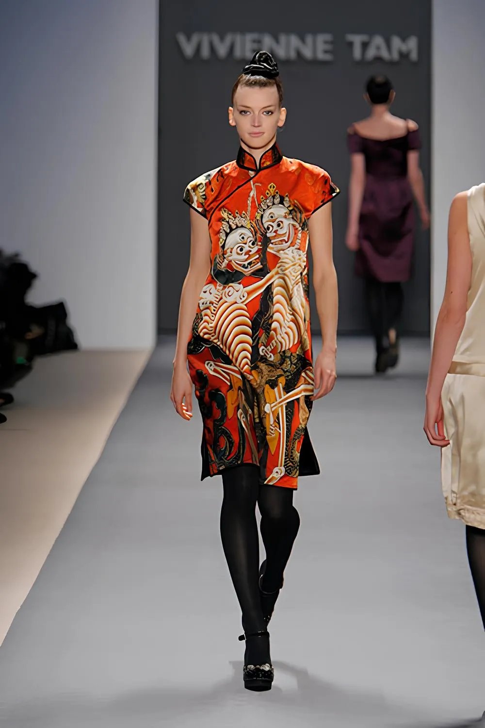 Майстри світової моди надихаються китайськими мотивами, створюючи свої вбрання