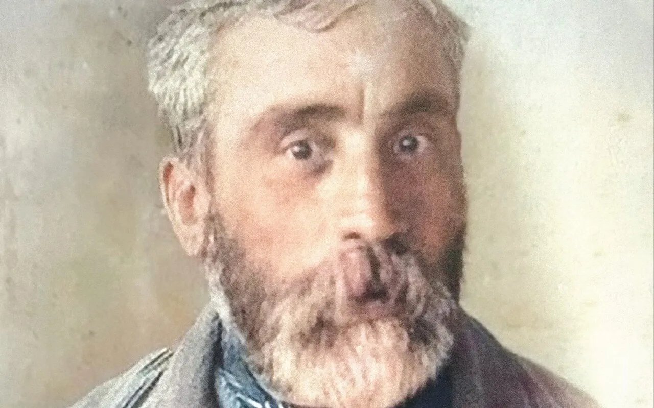 Гайам Хайамс, сфотографований у божевільні в Колні-Хетч у 1899 році, був названий ключовим підозрюваним у вбивствах Джека Різника Гайам Хайамс, сфотографований у божевільні в Колні-Хетч у 1899 році, був названий ключовим підозрюваним у вбивствах Джека Різника