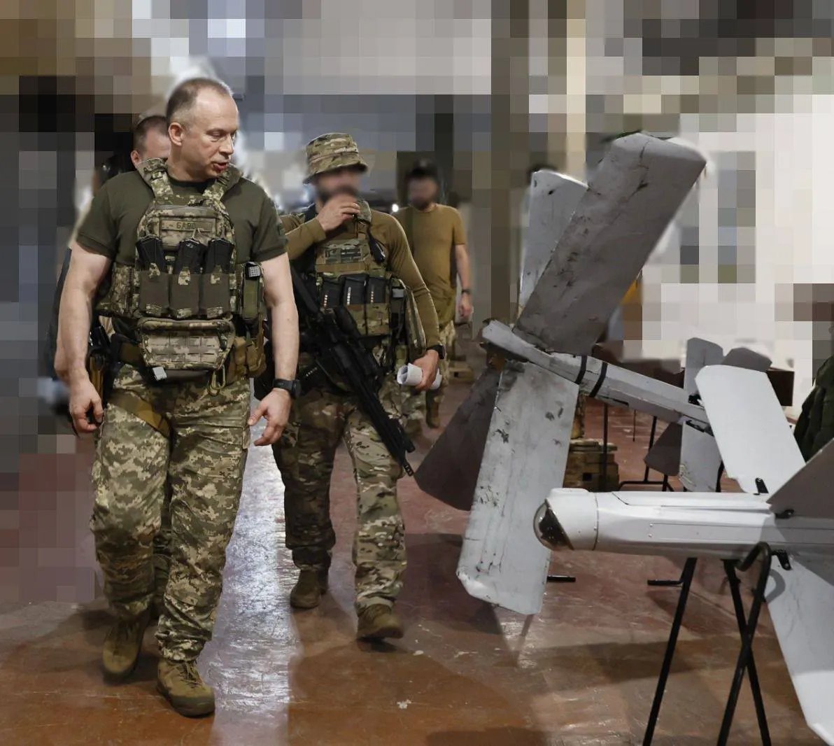 Враг с целью остановить ВСУ опрокидывает дополнительные силы в двух направлениях: где именно продолжаются тяжелые бои 1