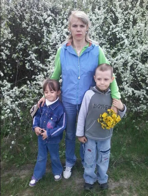 Галина Пишняк з двома дітьми