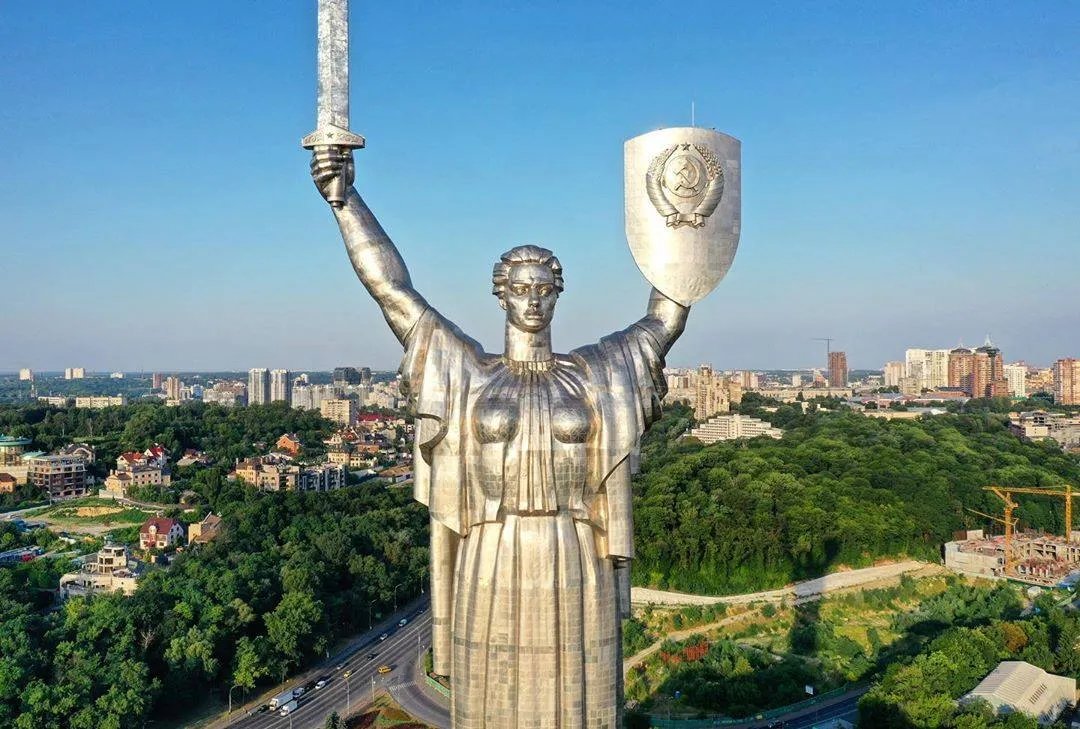 Монумент "Батьківщина-мати" в Києві