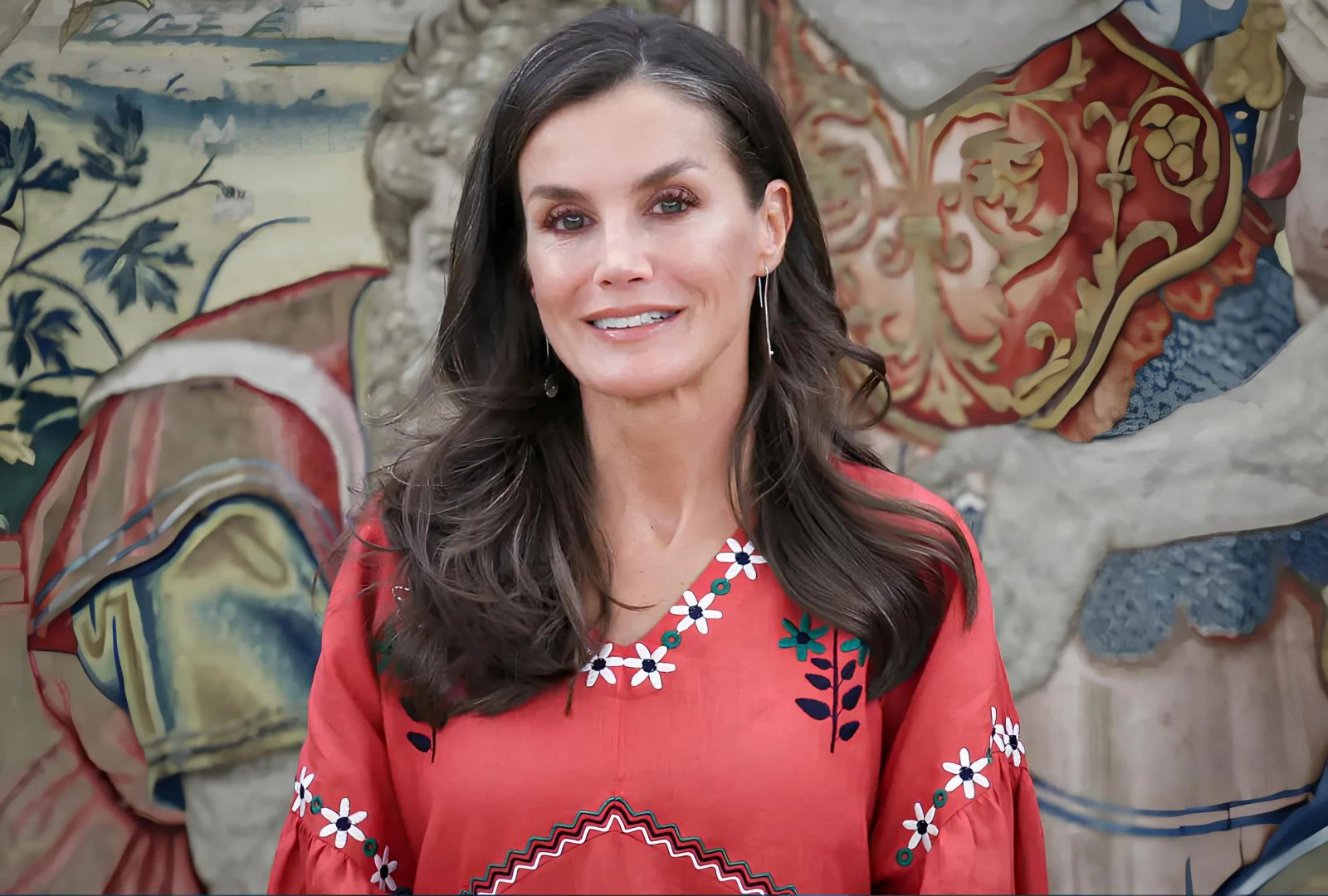 Королева в червоному, який їй так пасує! 