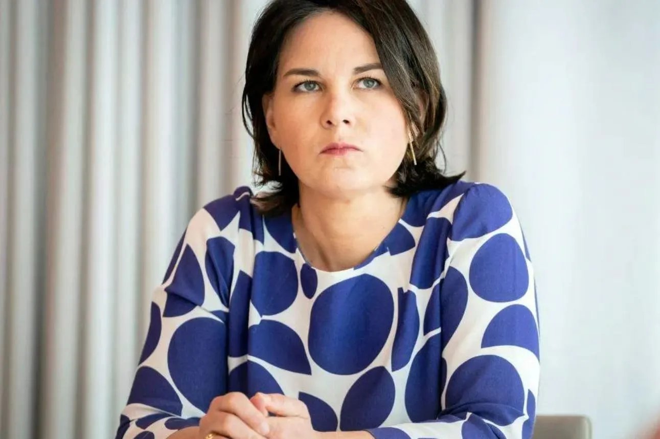 Синій колір є частим супутником міністерки