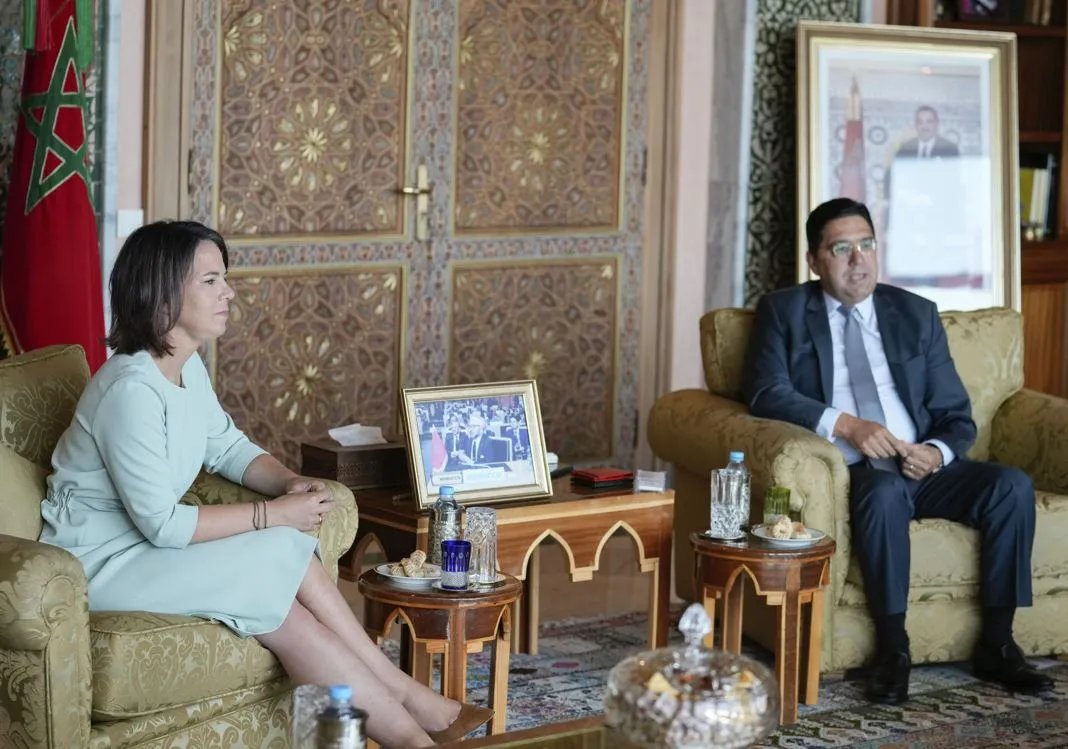 М'ятна сукня з коричневими лодочками викликала захоплення навіть у критиків