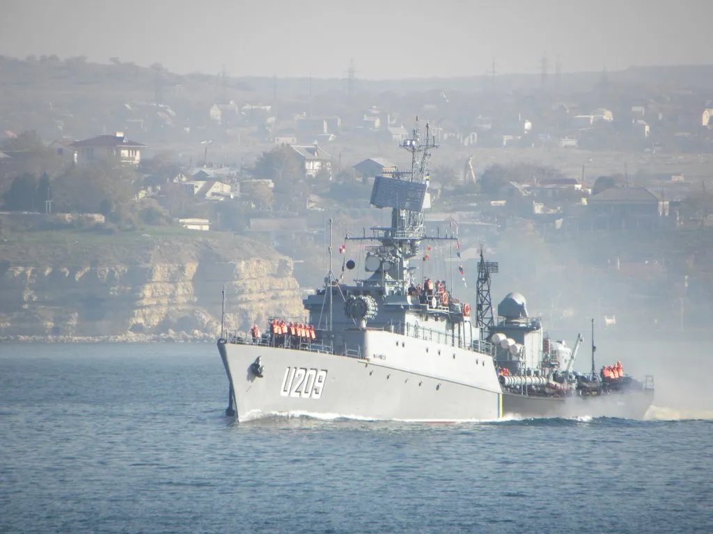 Расстреляли и потопили: в Черном море россияне уничтожили украинский корабль захваченный во время аннексии Крыма 1