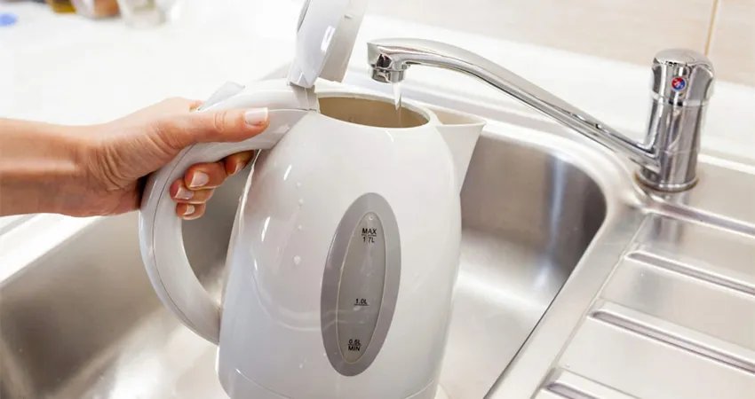 Не наливайте воду вище максимальної позначки