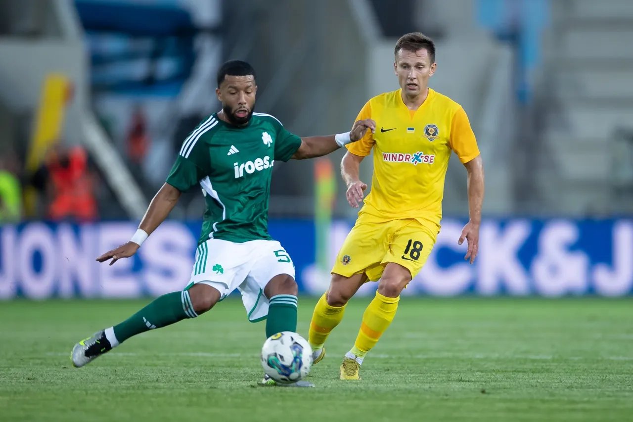 Більшу частину тайму команди грали в центрі поля