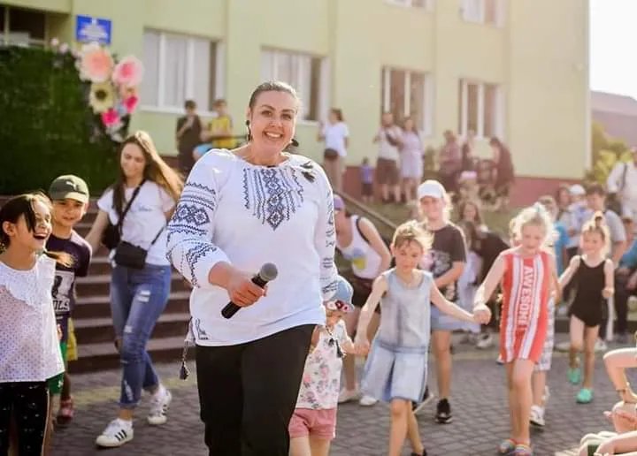 Під час концертів артистка збирає кошти для ЗСУ та переселенців.